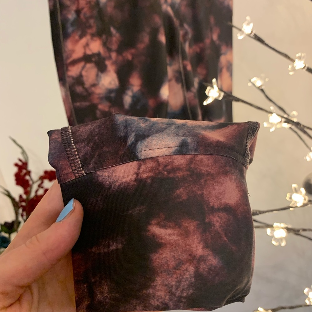 ๐บOld Navy Active High Rise Galaxy Tie Dye Joggers - Picture 8 of 8
